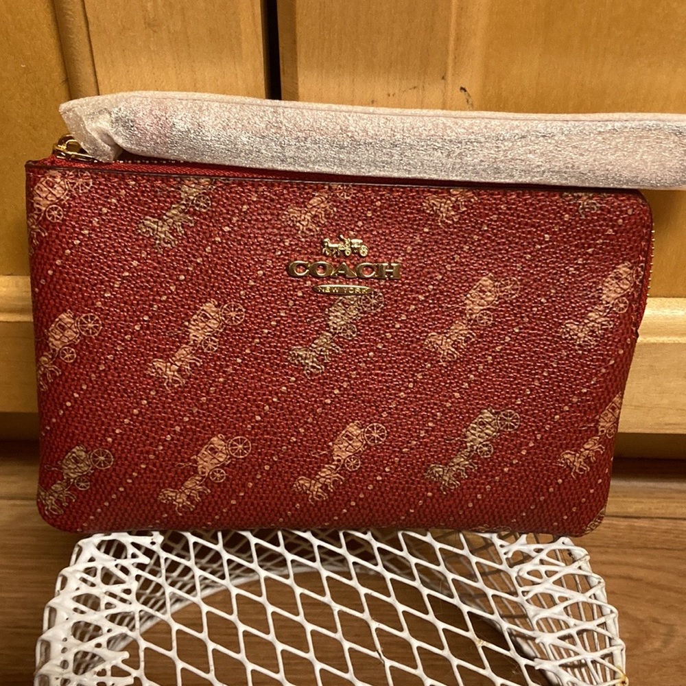 Coach corner wristlet. Horse & Carriage Dot. Print. Gold/ Red. New/tags.